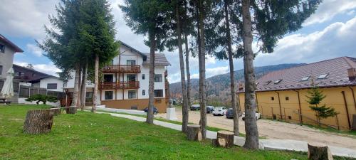a group of trees in front of a building at Vila PANORAMIC Busteni in Buşteni