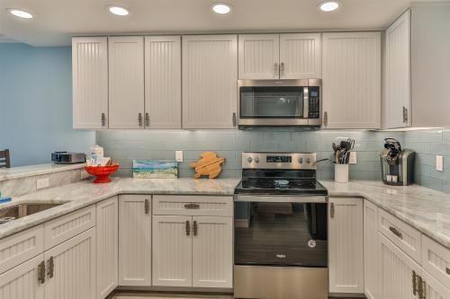 Dapur atau dapur kecil di Sunset Captiva Bayside 103