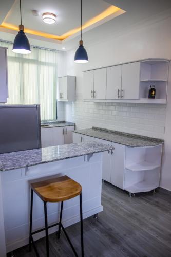 Кухня или мини-кухня в IKAZE APARTMENTS
