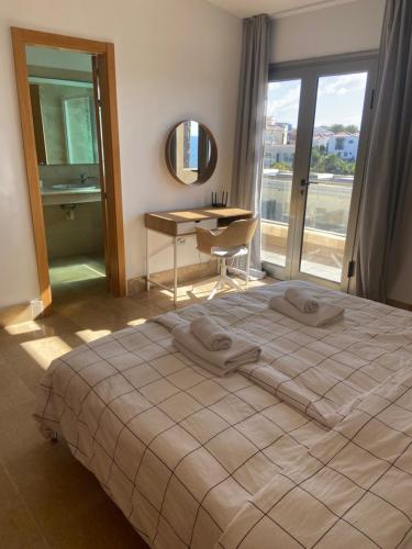 En eller flere senge i et værelse på SUN BAY VILLAS APARTMENT