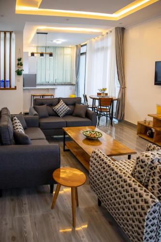 Гостиная зона в IKAZE APARTMENTS