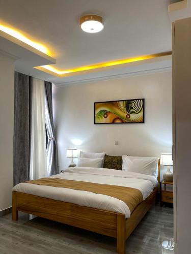 Кровать или кровати в номере IKAZE APARTMENTS