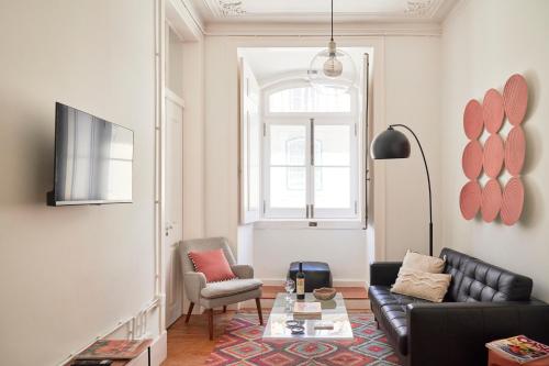 Sunny Pink Street Historical Apt, By TimeCooler