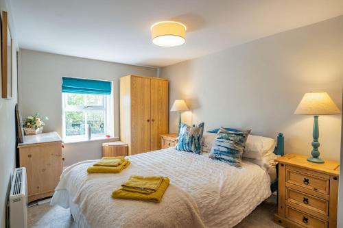 a bedroom with a bed with two towels on it at Cross Fell View in Dufton
