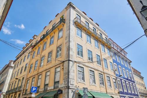 Sunny Pink Street Historical Apt, By TimeCooler