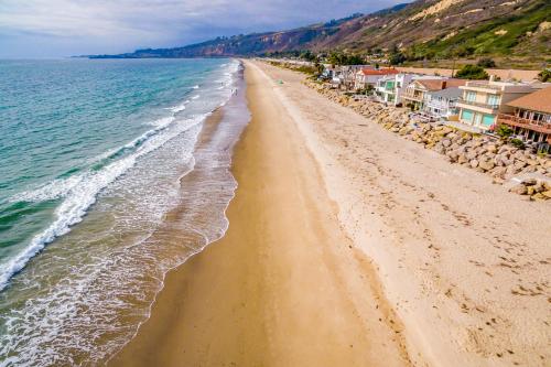 a view of a beach with houses and the ocean at Brink of Paradise in Carpinteria