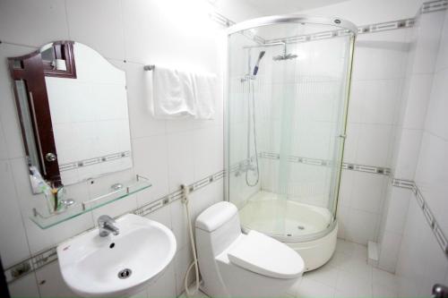 a bathroom with a toilet and a sink and a shower at Hồng Phát Hostel in Hue