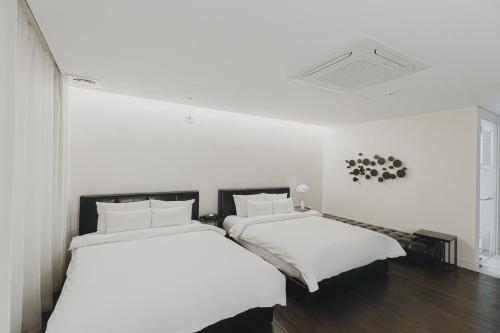Postel nebo postele na pokoji v ubytování ACC Design Hotel