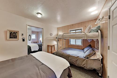 a bedroom with two bunk beds and a mirror at Villa Eileen in Guerneville