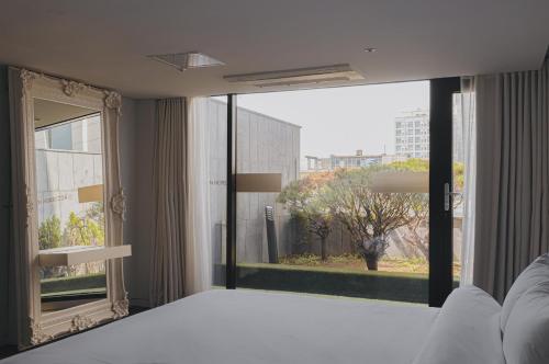 Postel nebo postele na pokoji v ubytování ACC Design Hotel