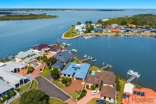 Dolphin Waters LJHooker Yamba picture