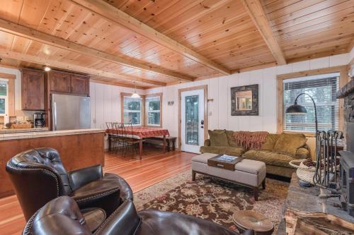 Chic Carnelian Bay Cabin – Photos 4