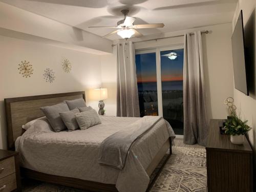 Postel nebo postele na pokoji v ubytování Sunset Cove at Calypso III