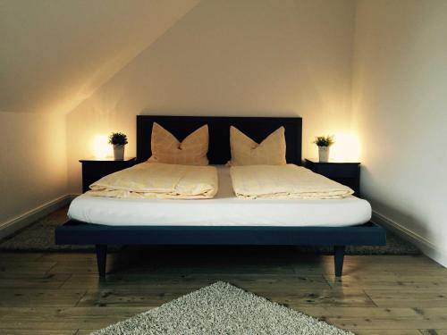 a bed with white sheets and pillows in a room at Landpension Dubnitz Landpension Dubnitz - Ferienwohnung 8 