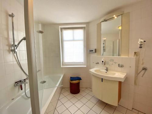 a bathroom with a sink and a shower and a tub at Appartements am Rondell Neddesitz, Appartement 306 in Neddesitz