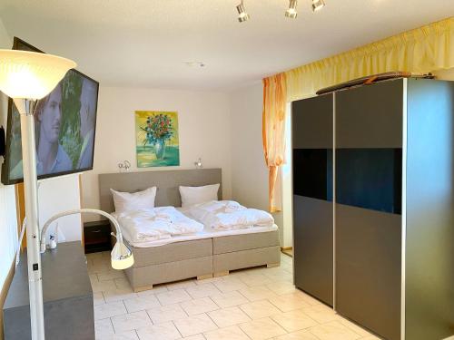 a small bedroom with a bed and a lamp at Ferienwohnungen Stadtmitte - Fewo 2 in Sassnitz