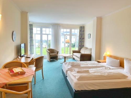 Postel nebo postele na pokoji v ubytování Sassnitz - Villa Anna Villa Anna App 10