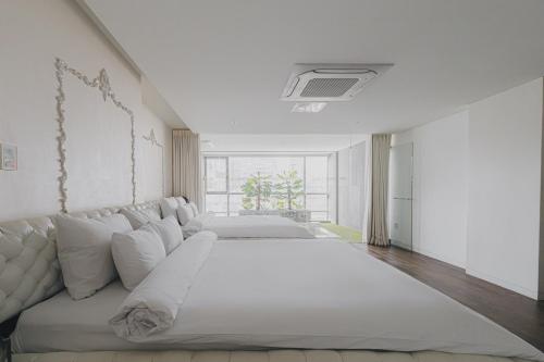 Postel nebo postele na pokoji v ubytování ACC Design Hotel