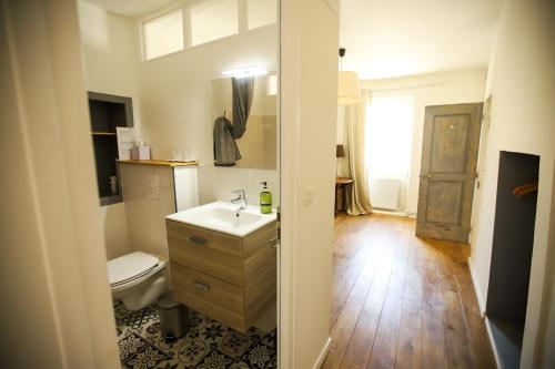 A bathroom at La Basse Cour
