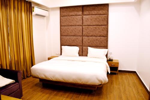 Una cama o camas en una habitación de MY Heritage Resort - Best Resort in Kannauj