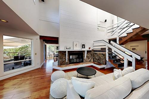 Relaxed Luxury Estate – Photos 3