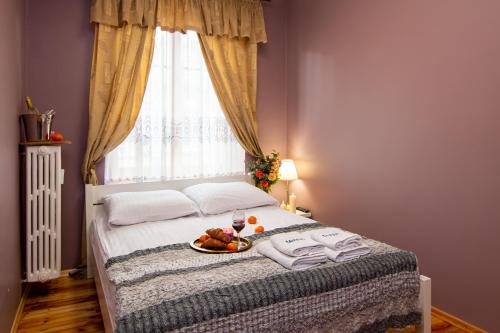 Postel nebo postele na pokoji v ubytování Maya's Flats & Resorts 45 - Dluga 18/19