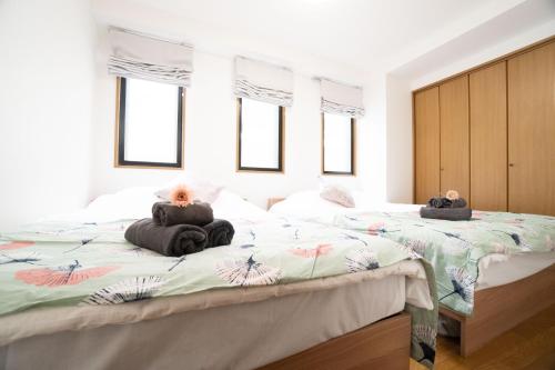 Elle's Shirokane Guest houseにあるベッド