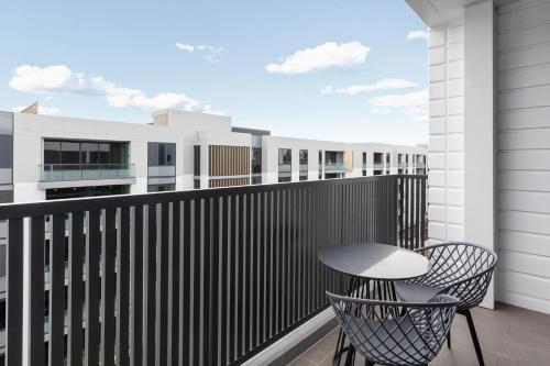 A balcony or terrace at Meriton Suites Coward Street, Mascot