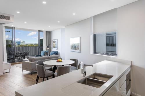 Meriton Suites Coward Street, Mascot Image