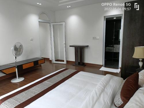 Ένα ή περισσότερα κρεβάτια σε δωμάτιο στο SONG HONG VIEW HOTEL