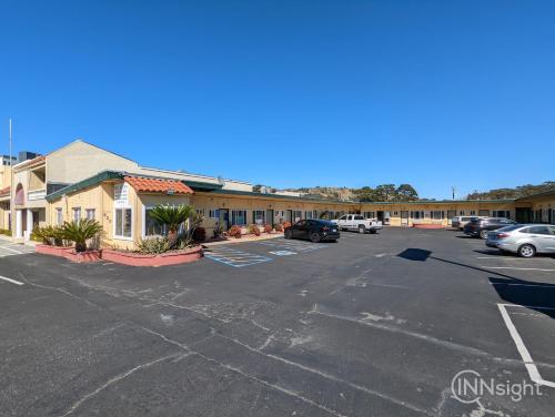 a parking lot in front of a motel at Deluxe Inn in South San Francisco