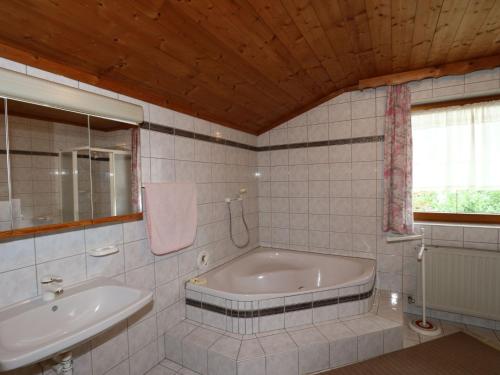 Ванная комната в holiday home, Axams