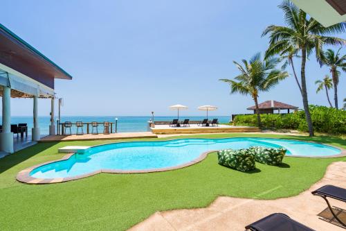 בריכת השחייה שנמצאת ב-4U Resort Samui או באזור