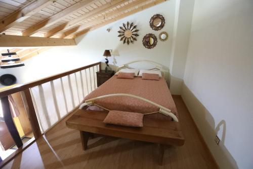 a small bedroom with a bed in a room at Casa Adalcina (casa d'avó) in Mirandela
