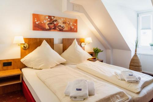 a bedroom with a bed with two towels on it at Pension Schlossblick in Sondershausen