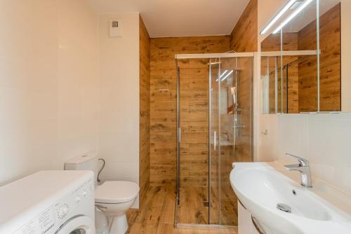 Ένα μπάνιο στο Harbor 9 Apartment