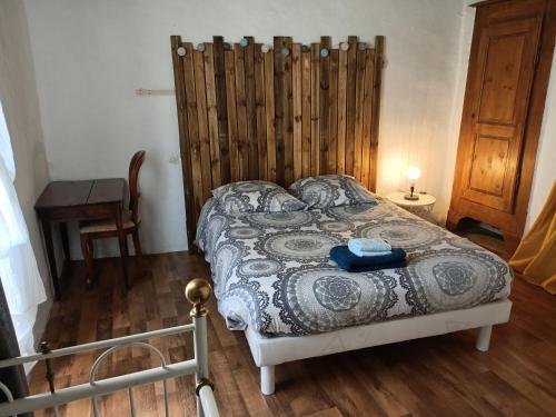 a bedroom with a bed and a wooden wall at Maison de caractère au cœur de la cité médiévale de Gourdon in Gourdon-en-quercy