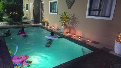 Kolam renang di atau dekat dengan Zufike Self Catering