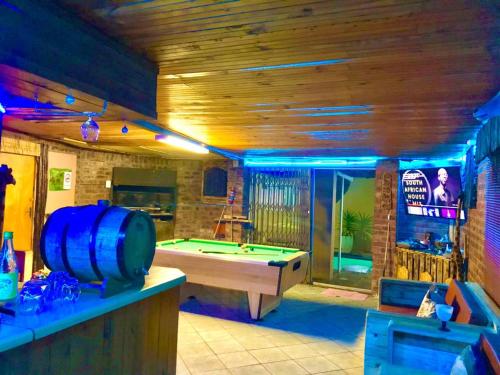 Televisyen dan/atau pusat hiburan di Zufike Self Catering