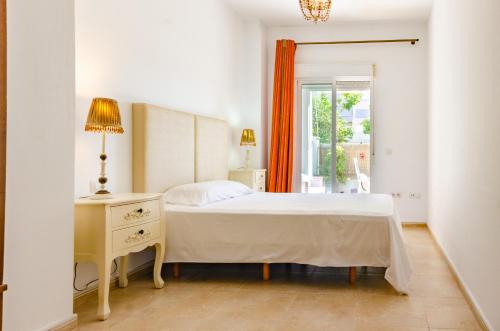 Ένα ή περισσότερα κρεβάτια σε δωμάτιο στο WintoWinRentals Great Terrace, 2º line beach & Pool