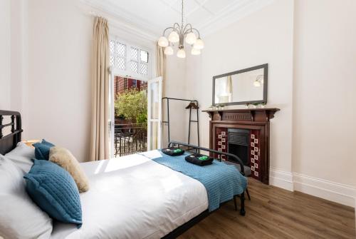 3 Bedroom Garden Apartment Opposite the Beach photo 24