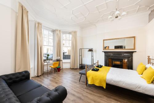 3 Bedroom Garden Apartment Opposite the Beach photo 12