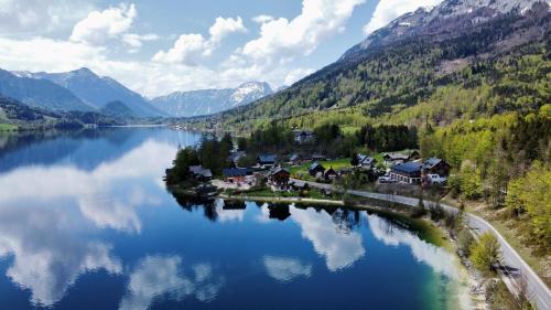 an aerial view of a village on an island in a lake at Ferienwohnung Syen in Grundlsee