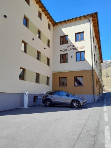 a car parked in front of a building at Mühlbacherhof in Rennweg