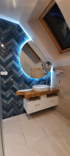 a bathroom with a sink and a mirror at ELFF -Apartamenty i pokoje gościnne in Cisna