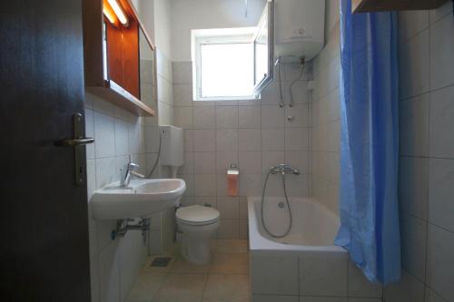 Ένα μπάνιο στο Apartment Franjo
