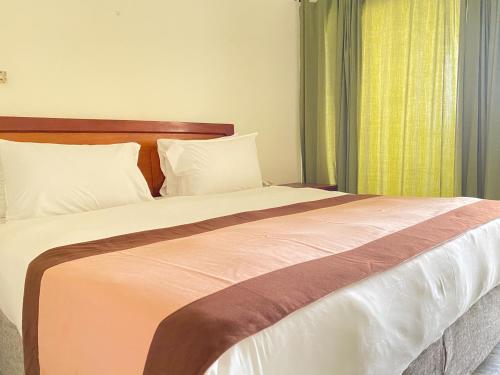 Ένα ή περισσότερα κρεβάτια σε δωμάτιο στο Veronica Guest House
