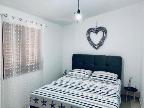 Postel nebo postele na pokoji v ubytování Apartmani Tolić