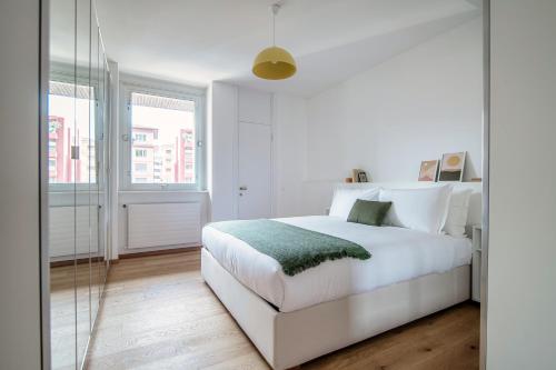 Postel nebo postele na pokoji v ubytování Palace Apartment by Quokka 360 - 2 minutes from Lugano Lido
