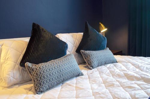 Cama o camas de una habitación en The Clock Face Prescot